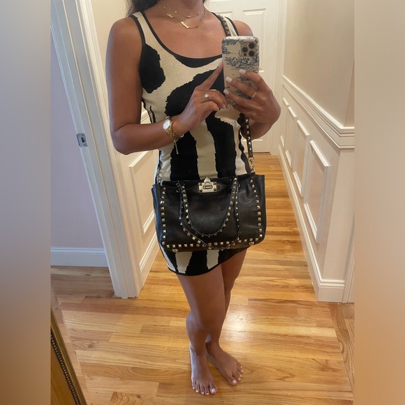 SOLD!!!! 💯 Valentino Garavani Rockstud small tote crossbody - Picture 16 of 16